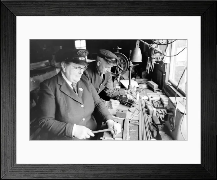 Framed Print : Railway enthusiast couple in Essex who ran a model railway set Framed Print : Railway enthusiast couple in Essex who ran a model railway set