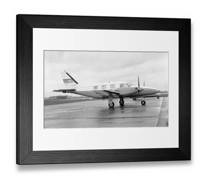 Framed Print : Piper PA-31 Navajo VH-BSF Framed Print : Piper PA-31 Navajo VH-BSF
