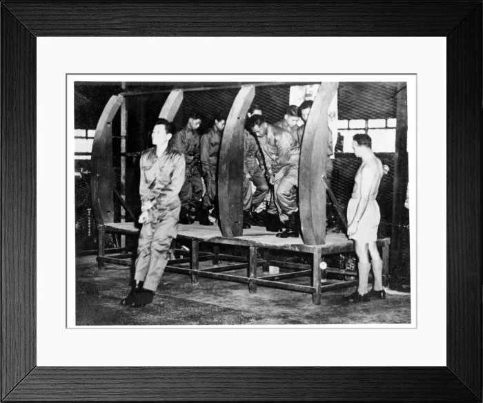 Framed Print : Thai paratrooper practising exiting the jump-ship Framed Print : Thai paratrooper practising exiting the jump-ship