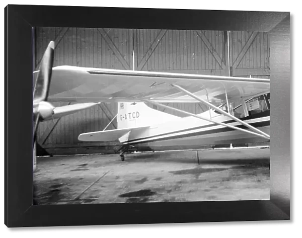 Beagle D. 5-180 Husky G-ATCD