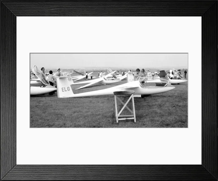 Framed Print : Schempp-Hirth Ventus ELG Framed Print : Schempp-Hirth Ventus ELG