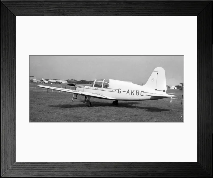 Framed Print : Elliotts of Newbury AP. 4 EoN G-AKBC Framed Print : Elliotts of Newbury AP. 4 EoN G-AKBC