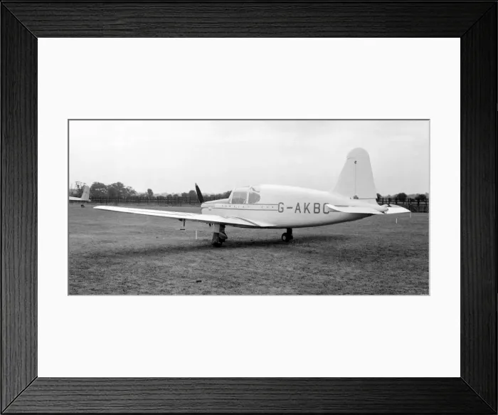 Framed Print : Elliotts of Newbury AP. 4 EoN G-AKBC Framed Print : Elliotts of Newbury AP. 4 EoN G-AKBC