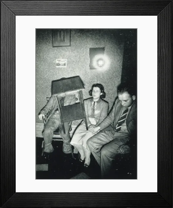 Framed Print : WEBBER LIFTS TABLE Framed Print : WEBBER LIFTS TABLE