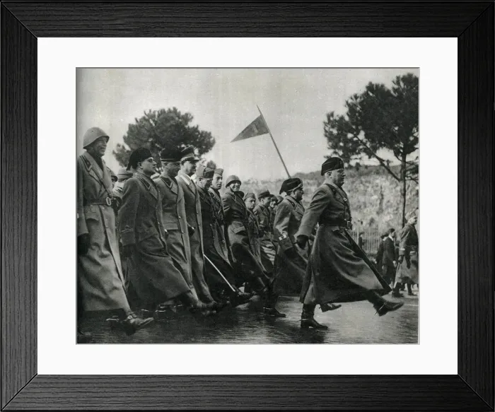 Framed Print : MUSSOLINI GOOSE-STEPS Framed Print : MUSSOLINI GOOSE-STEPS