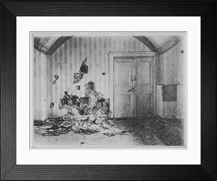 Framed Print : 1918 / EKATERINBURG ROOM Framed Print : 1918 / EKATERINBURG ROOM