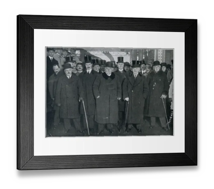 Framed Print : Orlando, Bonar Law, Clemenceau, Curzon, Lloyd George and Sonnino in London for peace Framed Print : Orlando, Bonar Law, Clemenceau, Curzon, Lloyd George and Sonnino in London for peace