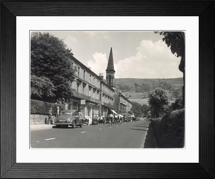 Framed Print : A busy scene at The Parade, Matlock Bath, Derbyshire, England. Date: 1950s Framed Print : A busy scene at The Parade, Matlock Bath, Derbyshire, England. Date: 1950s