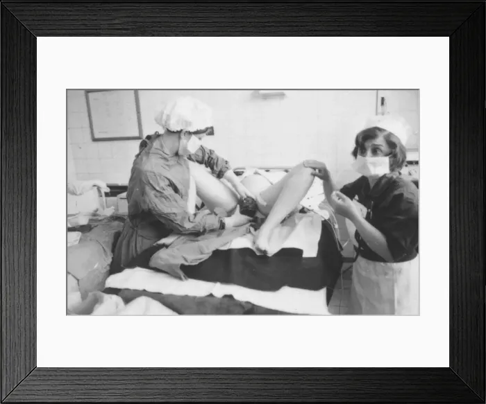 Framed Print : Birth of a baby, Rochford General Hospital, Essex Framed Print : Birth of a baby, Rochford General Hospital, Essex