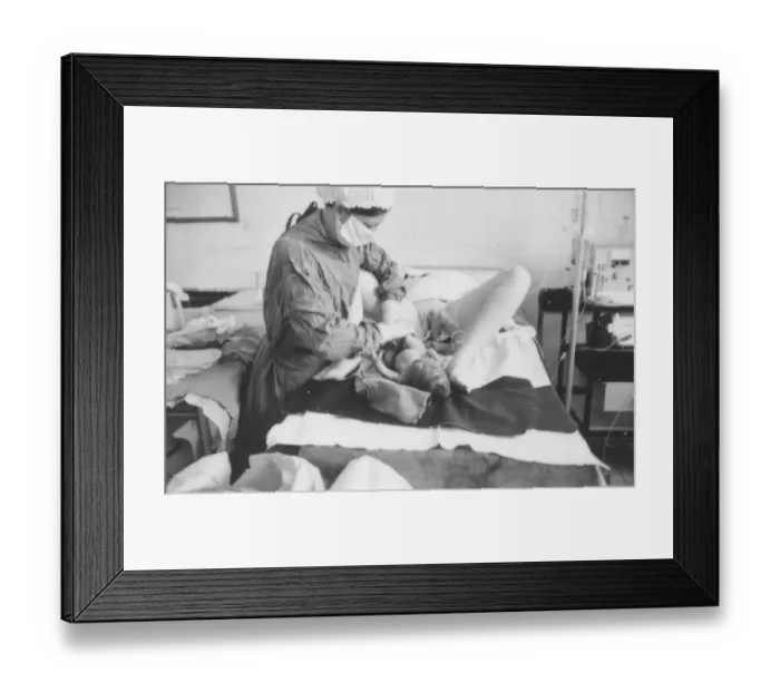 Framed Print : Birth of a baby, Rochford General Hospital, Essex Framed Print : Birth of a baby, Rochford General Hospital, Essex