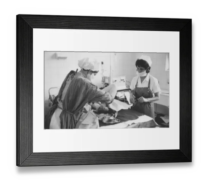 Framed Print : Birth of a baby, Rochford General Hospital, Essex Framed Print : Birth of a baby, Rochford General Hospital, Essex