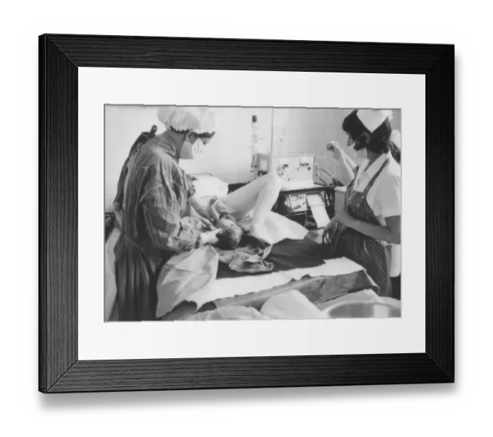 Framed Print : Birth of a baby, Rochford General Hospital, Essex Framed Print : Birth of a baby, Rochford General Hospital, Essex