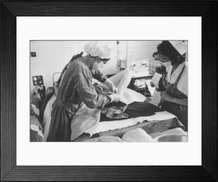 Framed Print : Birth of a baby, Rochford General Hospital, Essex Framed Print : Birth of a baby, Rochford General Hospital, Essex