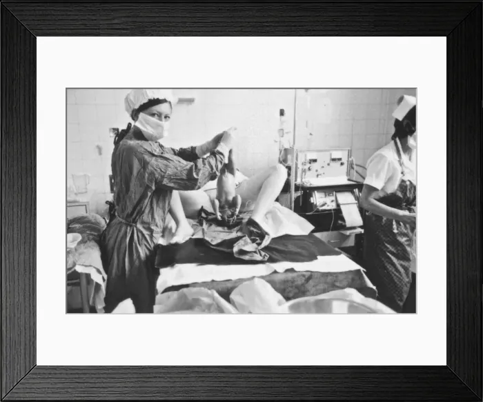 Framed Print : Birth of a baby, Rochford General Hospital, Essex Framed Print : Birth of a baby, Rochford General Hospital, Essex