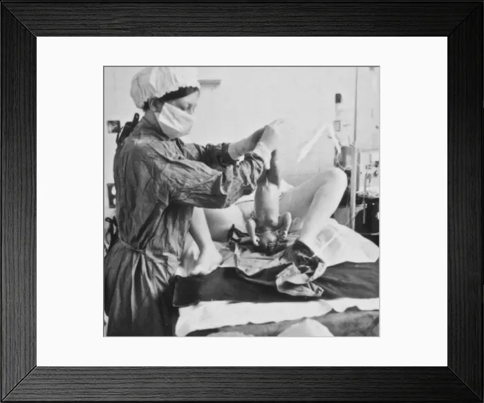 Framed Print : Birth of a baby, Rochford General Hospital, Essex Framed Print : Birth of a baby, Rochford General Hospital, Essex
