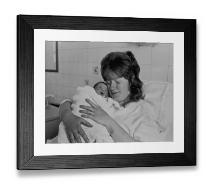 Framed Print : Birth of a baby, Rochford General Hospital, Essex Framed Print : Birth of a baby, Rochford General Hospital, Essex