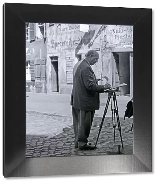 Artist. Male artist painting in a street in Germany Date: circa 1968