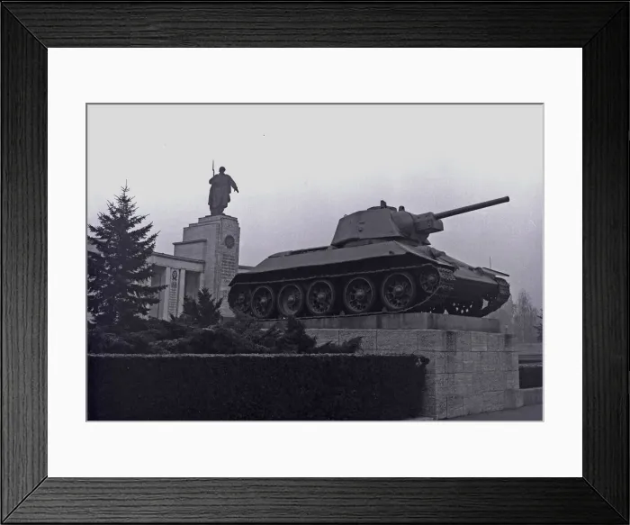 Framed Print : Berlin. Russian Tank Memorial at The Brandenberg Gate Berlin Germany Date: circa 1960 Framed Print : Berlin. Russian Tank Memorial at The Brandenberg Gate Berlin Germany Date: circa 1960