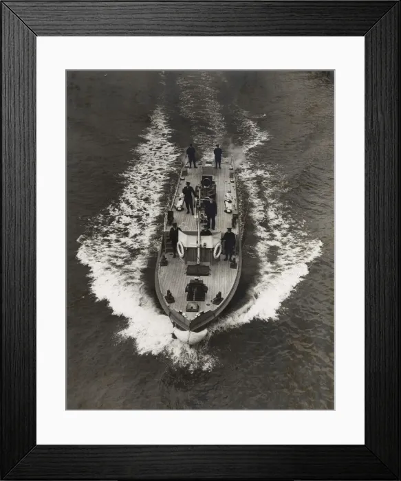 Framed Print : London Fire Brigade fireboat Massey Shaw underway Framed Print : London Fire Brigade fireboat Massey Shaw underway