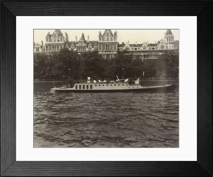 Framed Print : LFB fireboat Delta II on the River Thames, London Framed Print : LFB fireboat Delta II on the River Thames, London