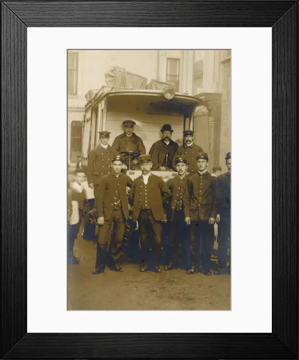 Framed Print : GPO Post Office workers and GWR motor bus, London Framed Print : GPO Post Office workers and GWR motor bus, London