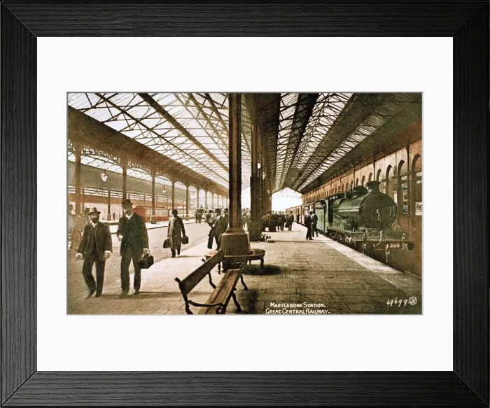 Framed Print : Platform scene at Marylebone Station, London Framed Print : Platform scene at Marylebone Station, London
