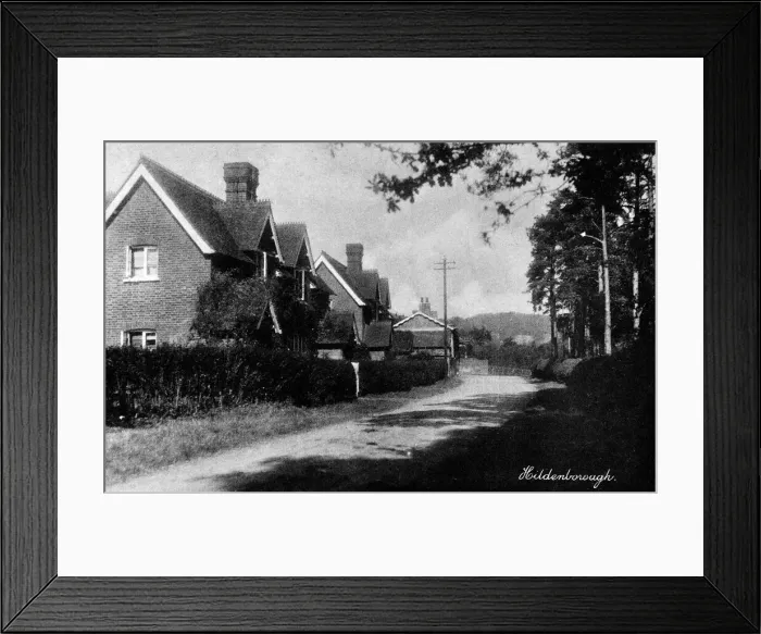 Framed Print : Quiet country road in Hildenborough, near Tonbridge, Kent Framed Print : Quiet country road in Hildenborough, near Tonbridge, Kent