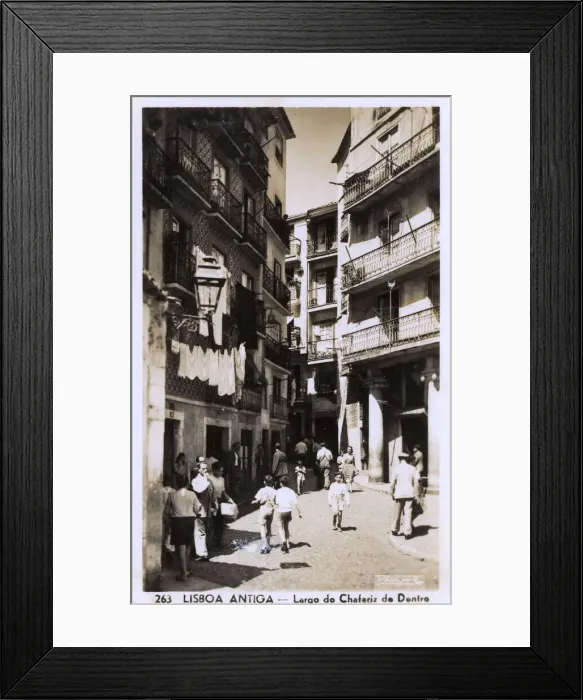 Framed Print : Largo do Chafariz de Dentro, Lisbon, Portugal Framed Print : Largo do Chafariz de Dentro, Lisbon, Portugal