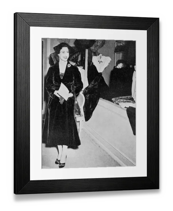 Framed Print : Princess Margaret visits Christian Dior salon in Paris Framed Print : Princess Margaret visits Christian Dior salon in Paris