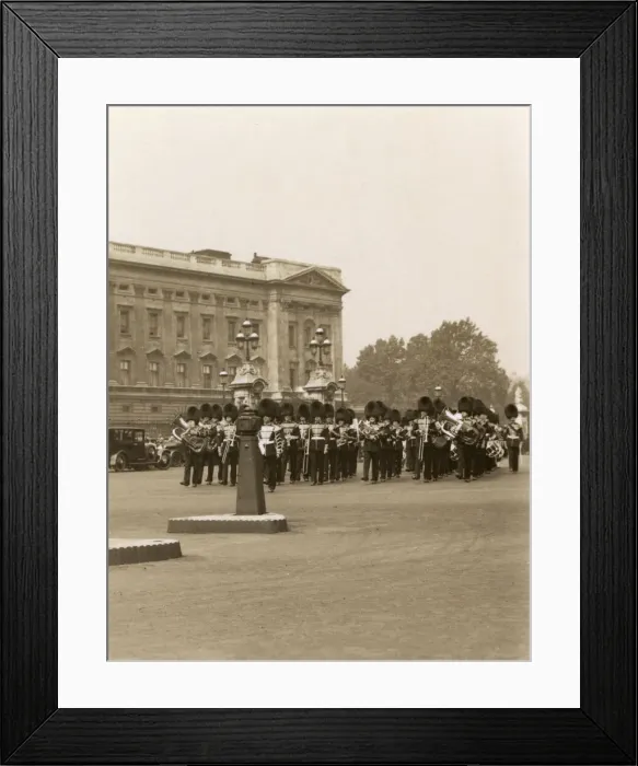 Framed Print : Return from Changing of the Guard, London Framed Print : Return from Changing of the Guard, London