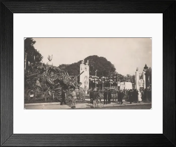 Framed Print : Pile of captured guns and other items, Paris, WW1 Framed Print : Pile of captured guns and other items, Paris, WW1
