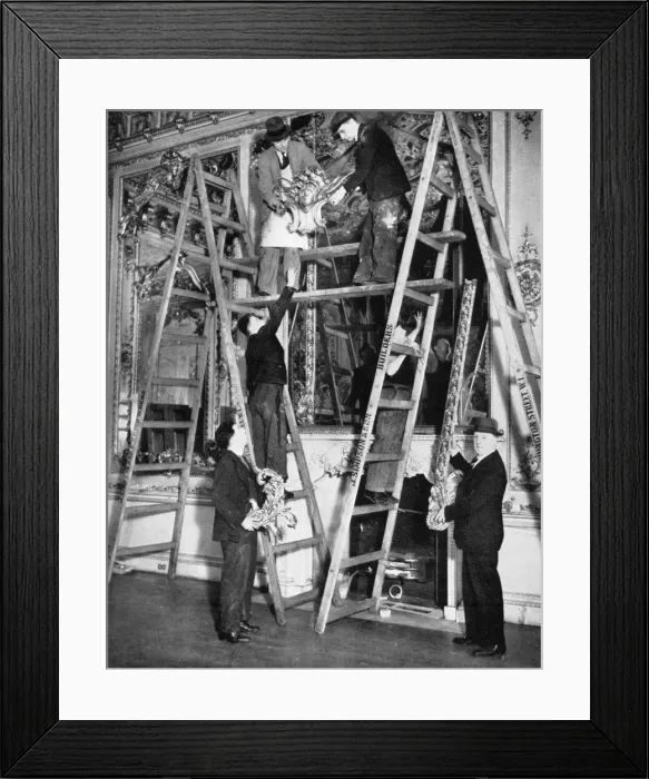 Framed Print : Dismantling Norfolk House, St Jamess Square Framed Print : Dismantling Norfolk House, St Jamess Square