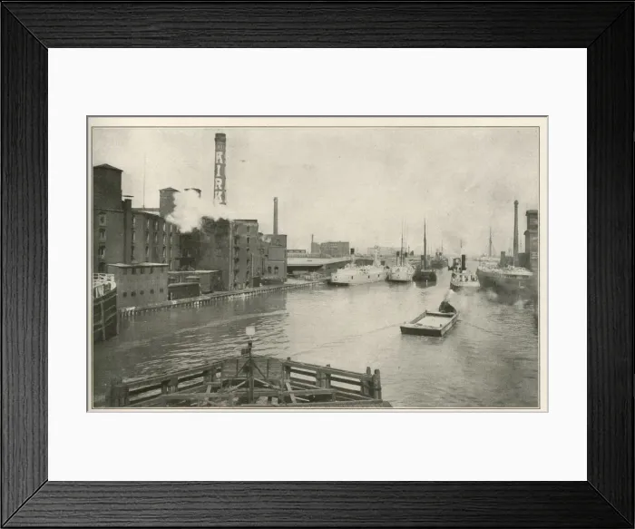 Framed Print : Scene on the Chicago River, Chicago, Illinois, USA Framed Print : Scene on the Chicago River, Chicago, Illinois, USA