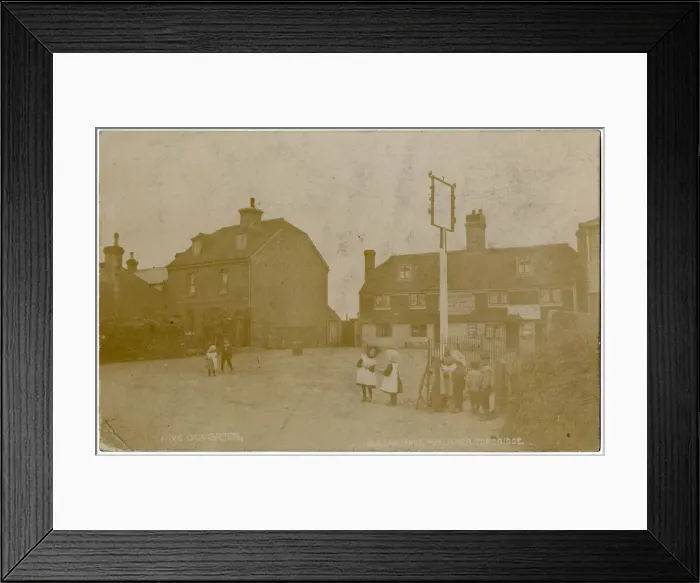 Framed Print : Rose & Crown Pub, Five Oak Green, Paddock Wood, Kent Framed Print : Rose & Crown Pub, Five Oak Green, Paddock Wood, Kent