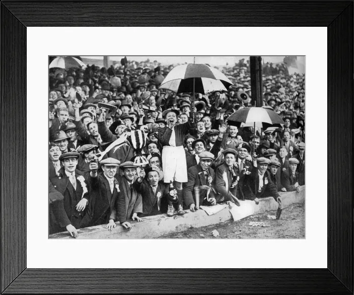 Framed Print : Arsenal v Blackburn Rovers FA Cup semi-final at Leicester