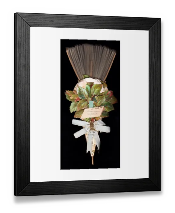 Framed Print : Bouquet of roses with fan on an Italian birthday card Framed Print : Bouquet of roses with fan on an Italian birthday card