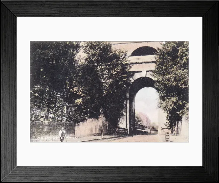 Framed Print : Highgate Archway, Highgate, North London Framed Print : Highgate Archway, Highgate, North London
