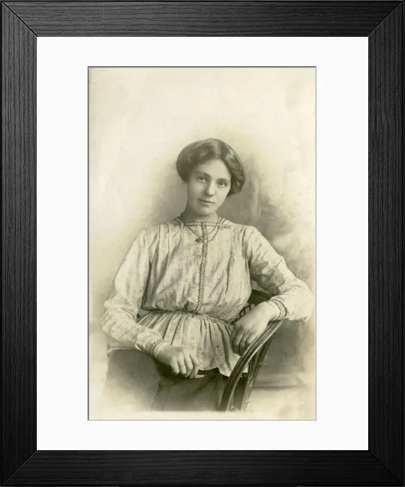 Framed Print : Portrait of a young woman in a studio photo Framed Print : Portrait of a young woman in a studio photo