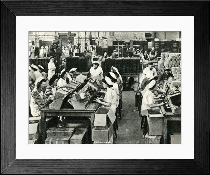 Framed Print : Bovril factory workers packing supplies, WW2 Framed Print : Bovril factory workers packing supplies, WW2