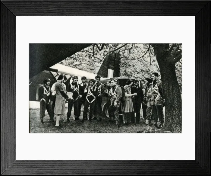 Framed Print : Refreshments for airmen, WW2 Framed Print : Refreshments for airmen, WW2