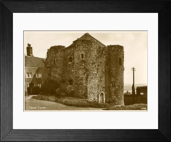 Framed Print : Ypres Tower (Rye Castle), Rye, East Sussex Framed Print : Ypres Tower (Rye Castle), Rye, East Sussex