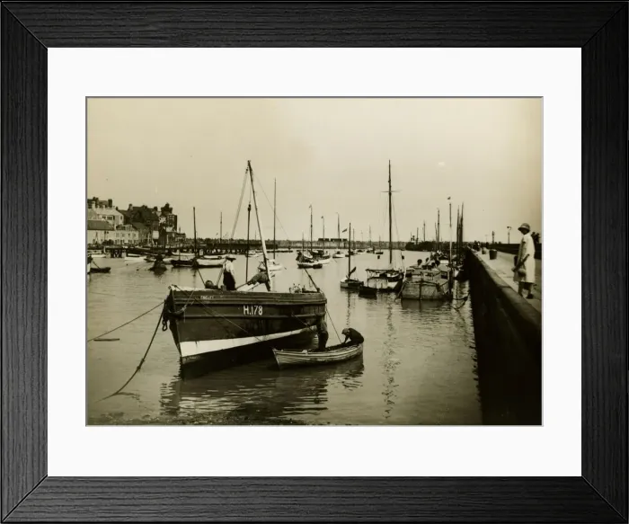 Framed Print : Bridlington Harbour, North Yorkshire Framed Print : Bridlington Harbour, North Yorkshire