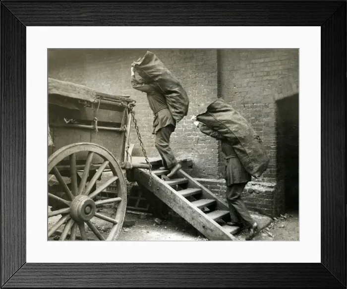 Framed Print : Women workers loading cart at London Gas Works, WW1 Framed Print : Women workers loading cart at London Gas Works, WW1