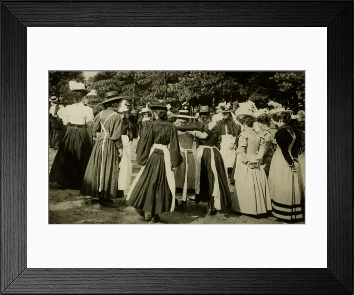 Framed Print : Bank Holiday on Hampstead Heath, NW London Framed Print : Bank Holiday on Hampstead Heath, NW London