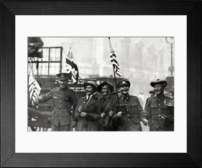 Framed Print : Armistice Day, London, 11 November 1918, WW1 Framed Print : Armistice Day, London, 11 November 1918, WW1