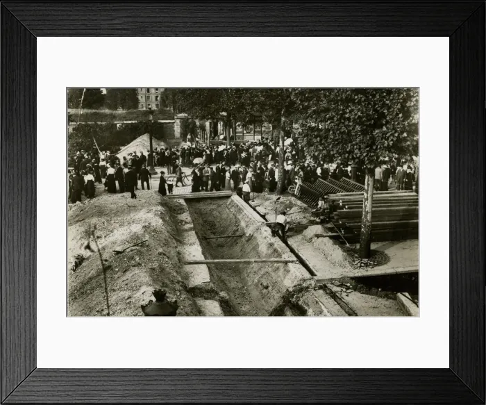 Framed Print : Trenches dug in street, Porte Maillot, Paris, France, WW1 Framed Print : Trenches dug in street, Porte Maillot, Paris, France, WW1