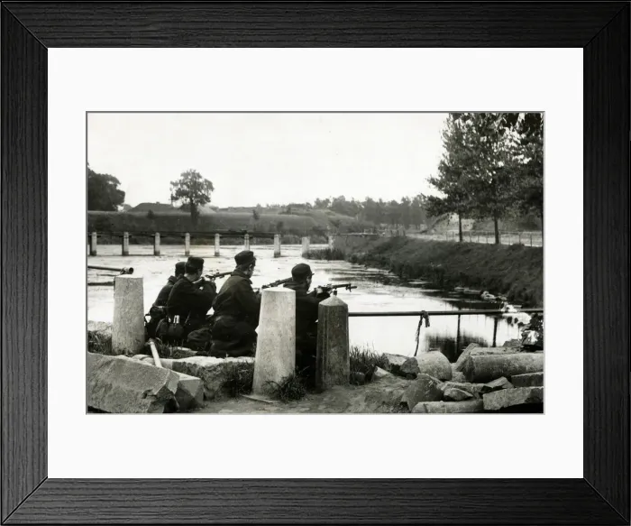 Framed Print : Belgians prevent Germans repairing Termonde bridge, WW1 Framed Print : Belgians prevent Germans repairing Termonde bridge, WW1