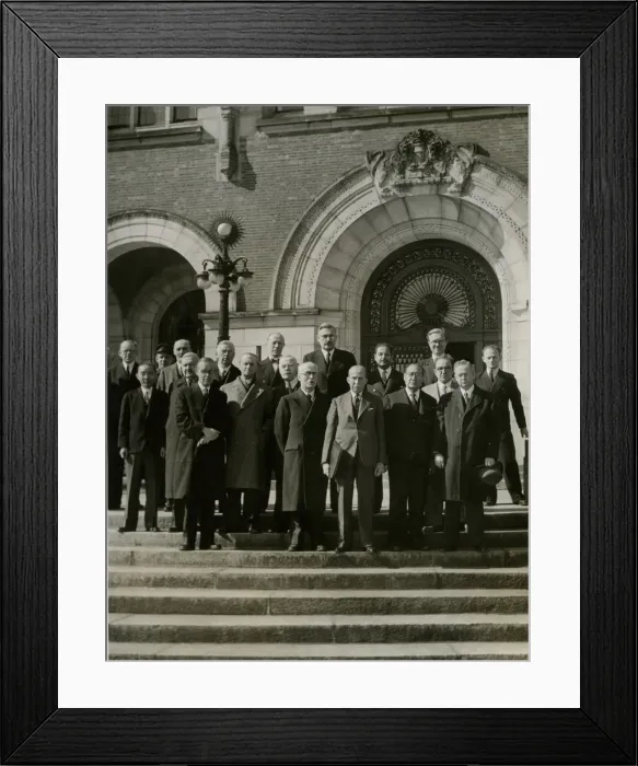 Framed Print : Delegates outside International Court of Justice, The Hague Framed Print : Delegates outside International Court of Justice, The Hague