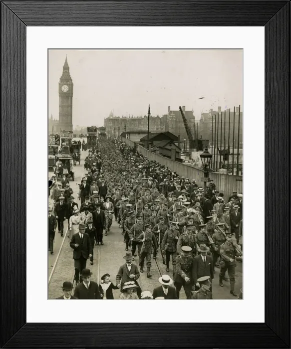 Framed Print : Troops crossing Westminster Bridge, London, WW1 Framed Print : Troops crossing Westminster Bridge, London, WW1