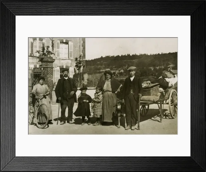 Framed Print : Refugees arriving at Champillon, France, WW1 Framed Print : Refugees arriving at Champillon, France, WW1